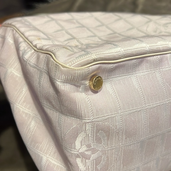 💯 Authentic 😍 CHANEL 😍 Nylon Travel Bag in Amazing Condition - Picture 2 of 13